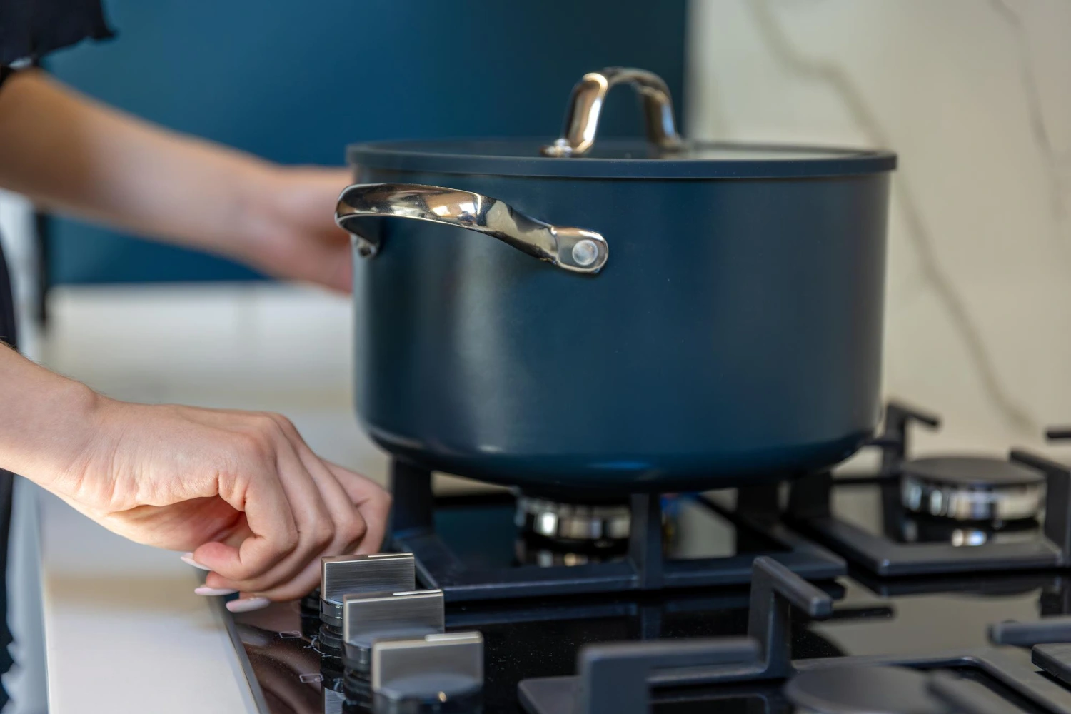 Slow Cooker to Dutch Oven Conversion: The Full Guide